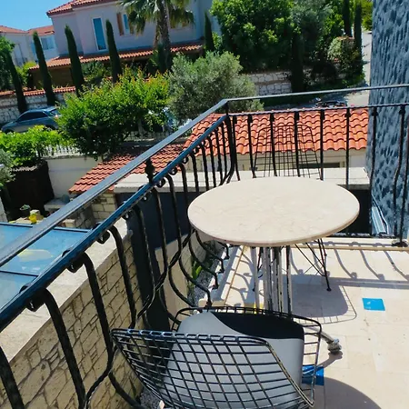 Fedora Oda ve Kahvaltı Alaçatı