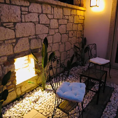 Fedora Oda ve Kahvaltı Alaçatı