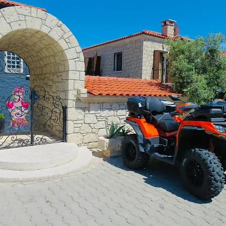 Oda ve Kahvaltı Fedora Alaçatı