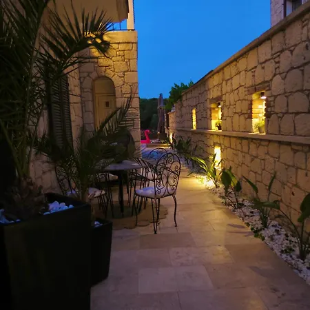 Oda ve Kahvaltı Fedora Alaçatı