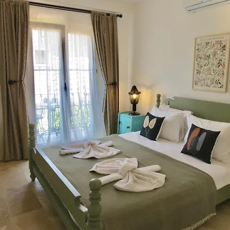 Oda ve Kahvaltı Fedora 3*