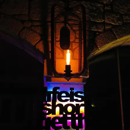 Oda ve Kahvaltı Fedora