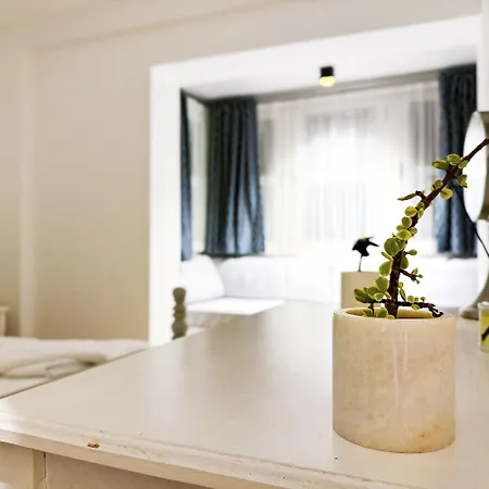 Fedora Oda ve Kahvaltı Alaçatı