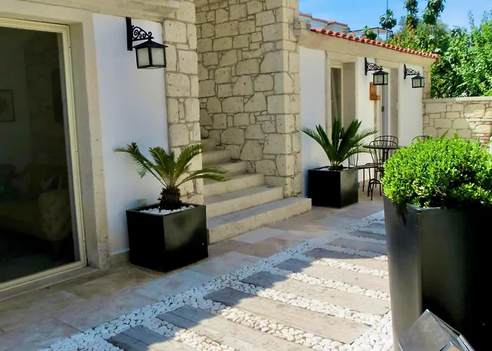 Fedora Bed & Breakfast Alaçatı