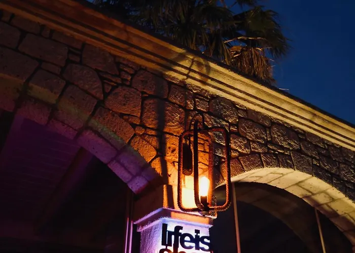 Fedora Bed & Breakfast Alaçatı