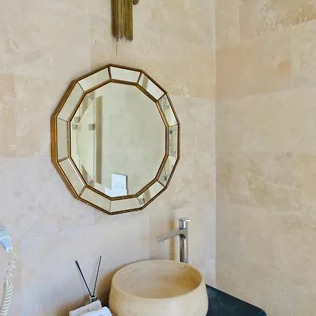 Fedora Nocleg ze śniadaniem