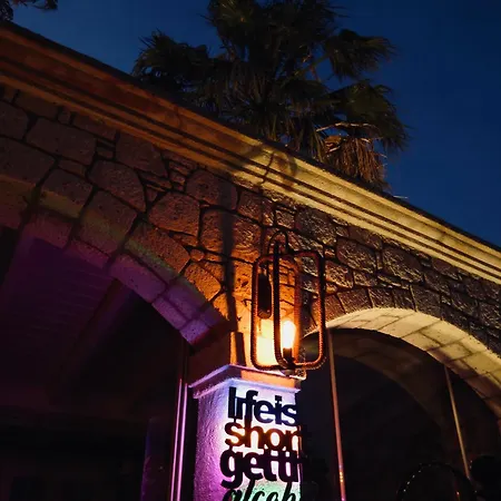 Fedora Nocleg ze śniadaniem Alaçatı